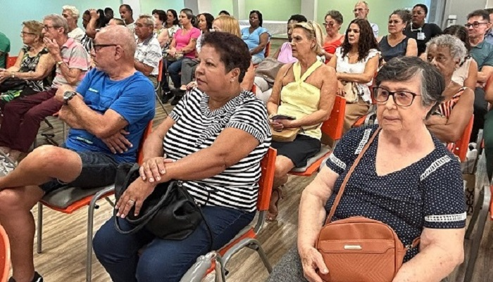 Aposentados participam de encontro no Sinsaúde e relembram lutas da categoria