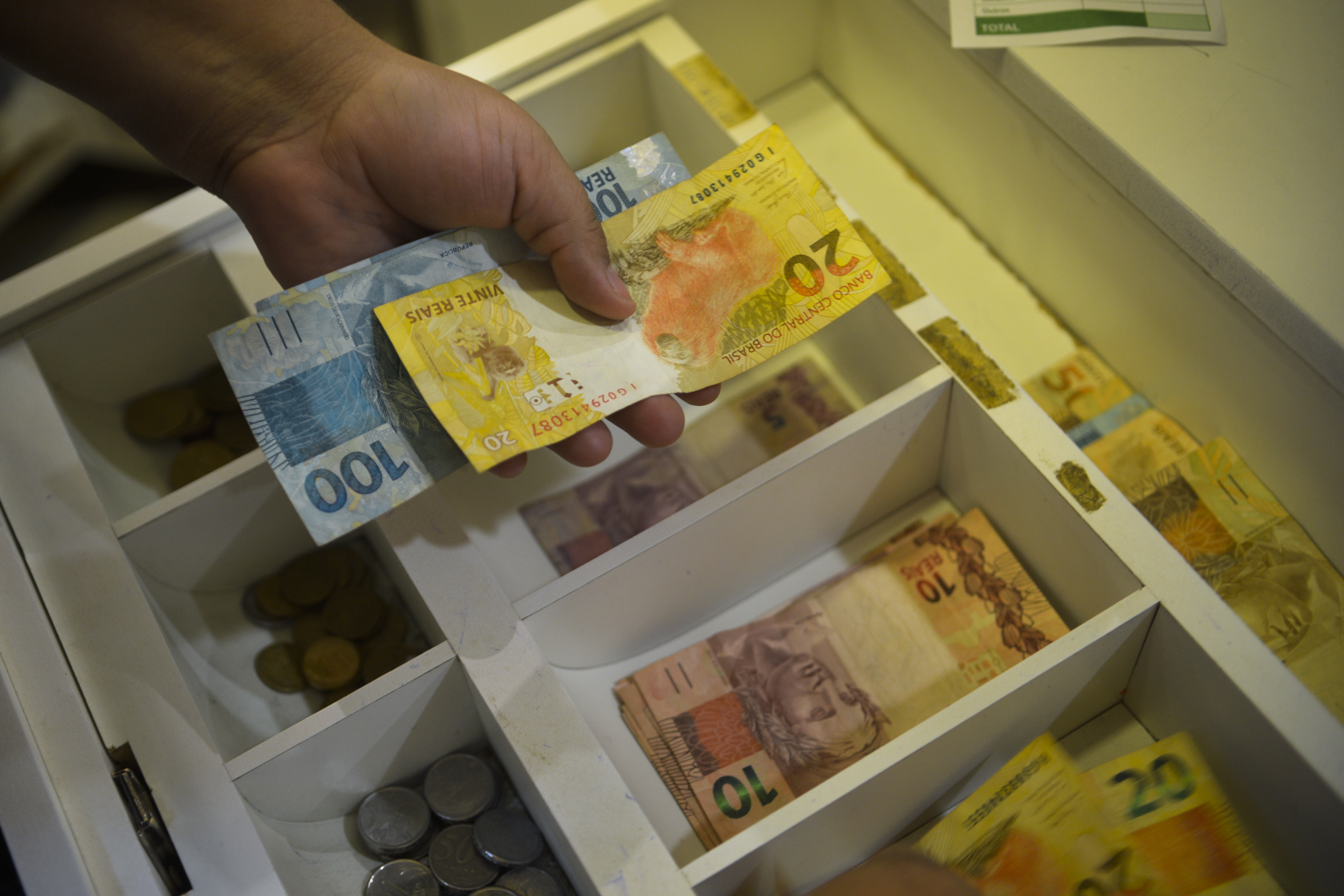 Governo Federal propõe salário mínimo de R$ 1.717 para 2027, alta de 5,9%
