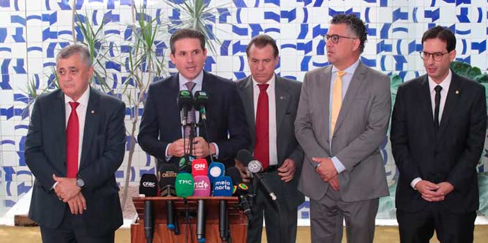 Em acordo com o governo federal, presidente da Câmara anuncia transição de um ano para a jornada de 40 horas