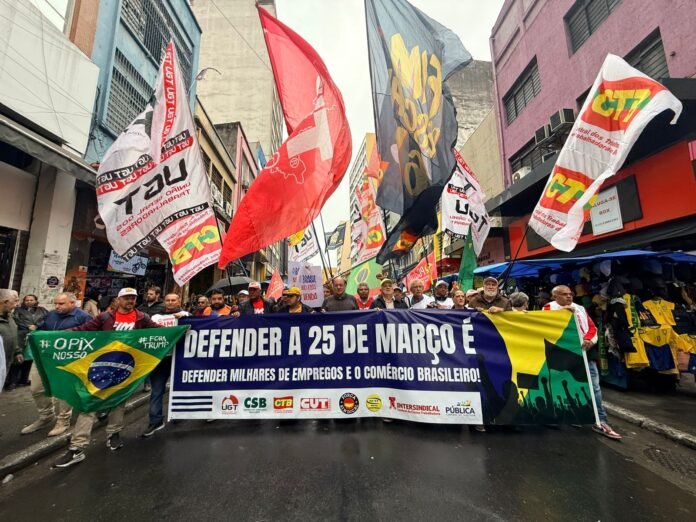 Manifestação na Rua 25 defende o PIX e Governo registra marca