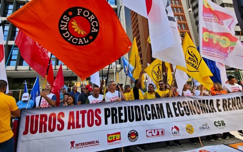 Centrais defendem desenvolvimento e criticam Selic elevada