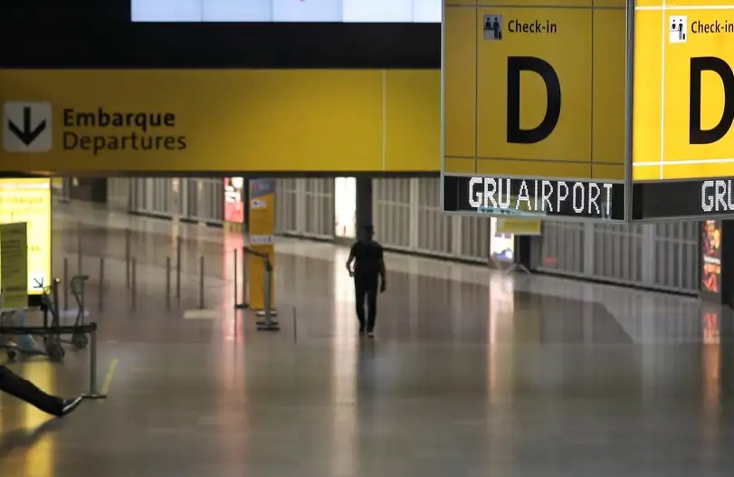 Com mais de R$ 500 mil de dívidas trabalhistas, casal tem passaportes retidos e é impedido de viajar ao exterior