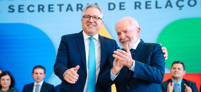 Federação participa da cerimônia de posse do novo ministro da Saúde Alexandre Padilha