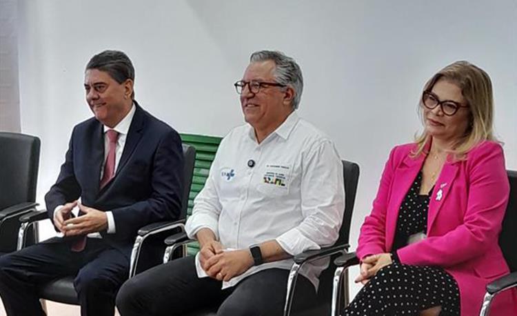 Ministro Alexandre Padilha dá posse aos diretores Wadih Damous e Lenise Secchin
