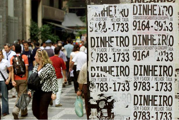 Consumidor tenta ir às compras, mas esbarra em crédito negado