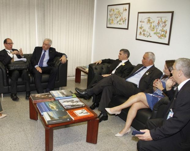 UGT discute reforma trabalhista com 11 senadores e garante emendas na proposta original