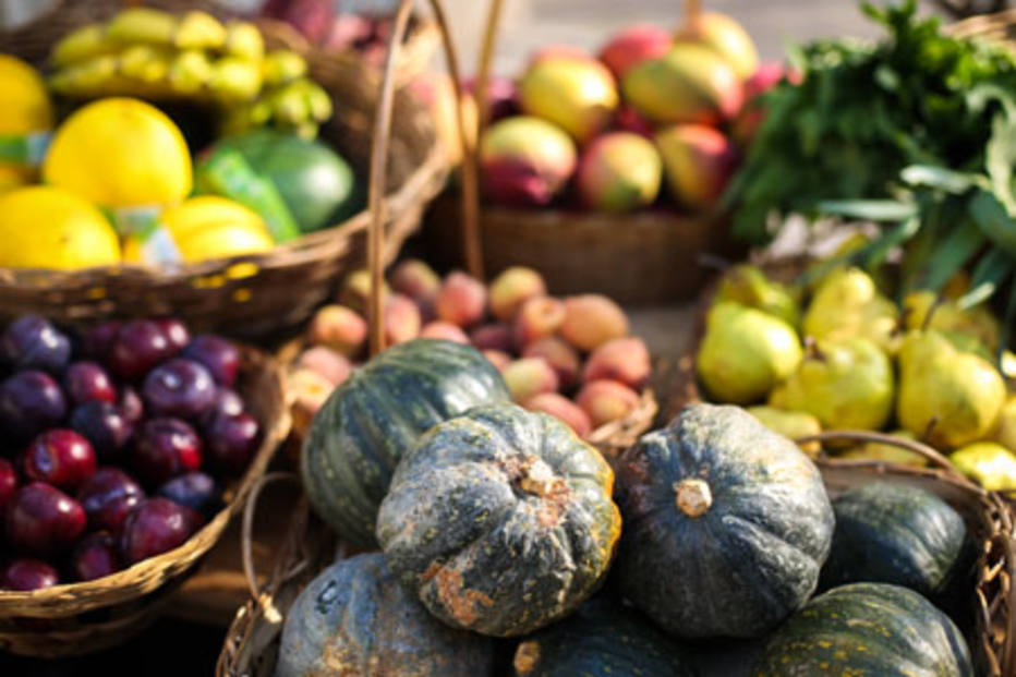 Preço dos alimentos sobe e inflação ao consumidor acelera em outubro