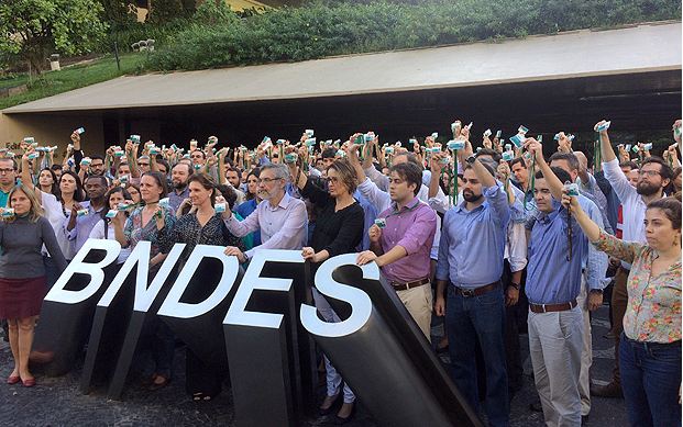 BNDES retira recursos do trabalhador e dá a grandes empresas, diz Fazenda