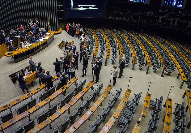Só instinto de sobrevivência explica desconexão do Congresso com o povo