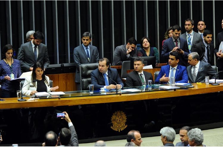 Denúncia contra Michel Temer já tramita na CCJ; Rodrigo Maia diz que os prazos serão respeitados