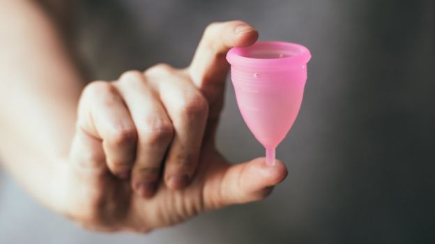 As vantagens e desvantagens do cada vez mais popular coletor menstrual