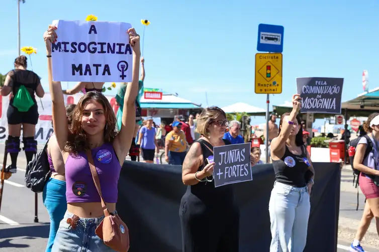 Mulheres vão às ruas pela votação do PL da Misoginia