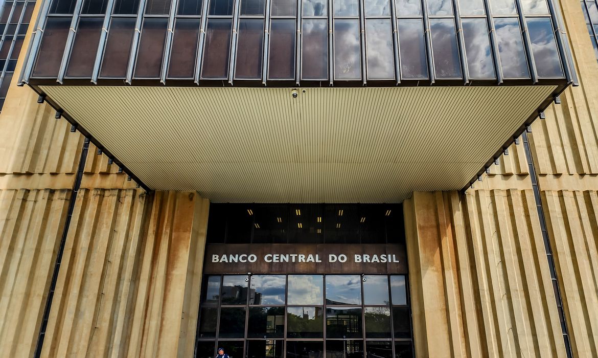 Banco Central reduz juros básicos para 13,75% ao ano