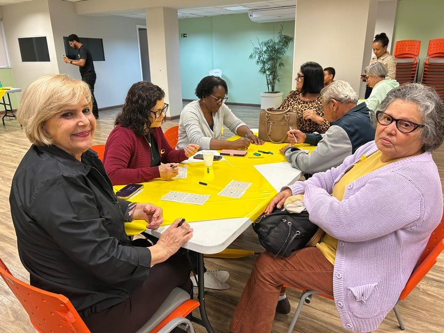 5º Encontro de Aposentados e Licenciados tem bingo, prêmios e caldo em dia chuvoso