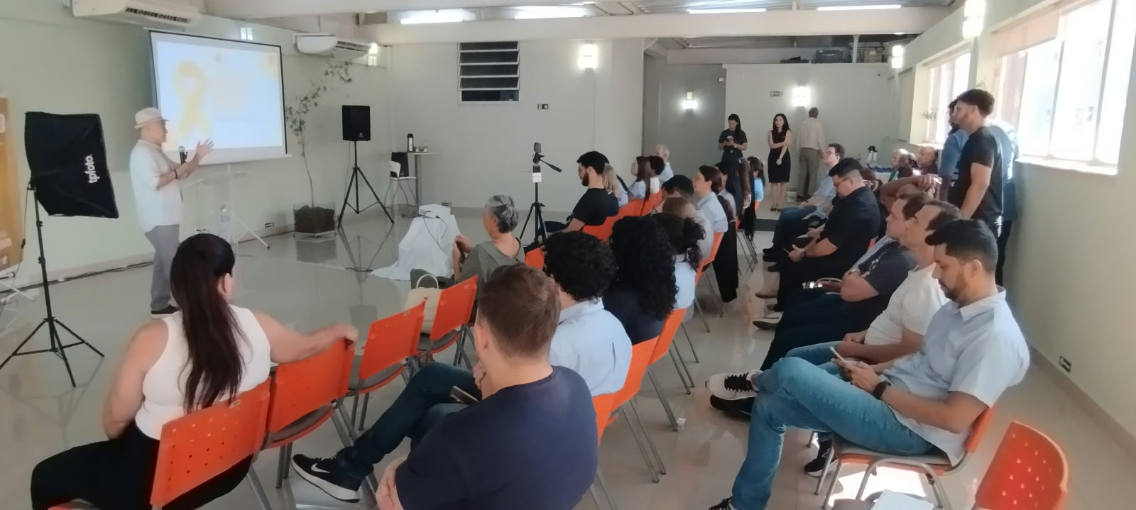 Palestra do Setembro Amarelo no Sinsaúde cuida de quem precisa cuidar