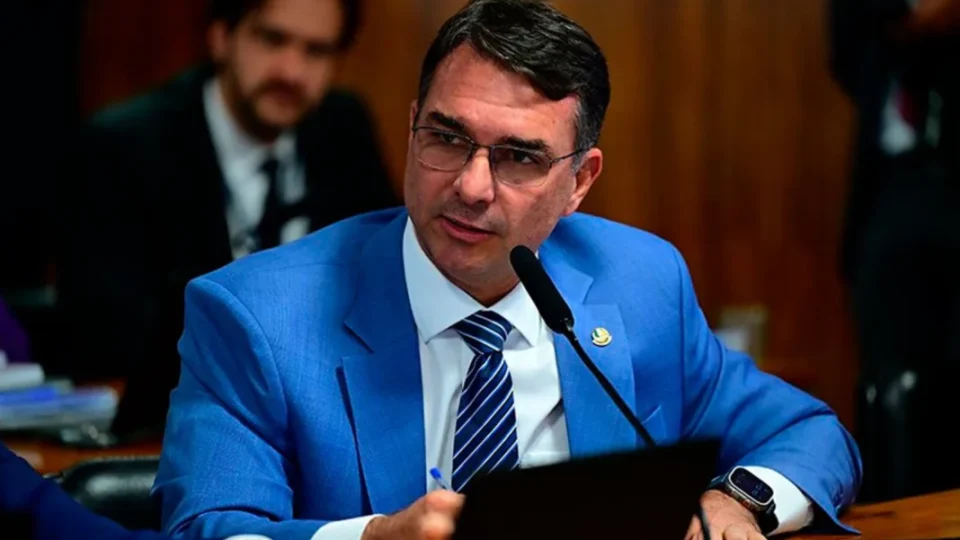 Grupo de Flávio Bolsonaro quer impedir discussão do fim da 6×1, prevista para hoje no Senado
