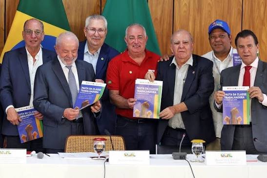 Centrais celebram vitória e reivindicam novos avanços
