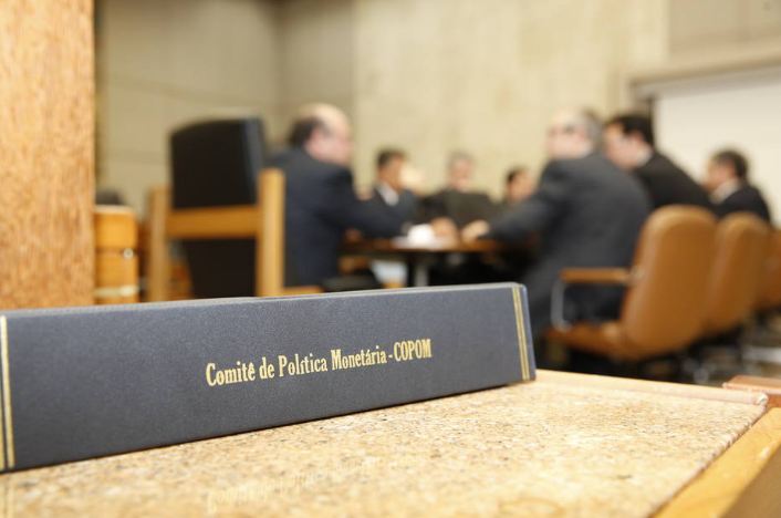 Com aumento do imposto sobre combustíveis, previsão de inflação sobe