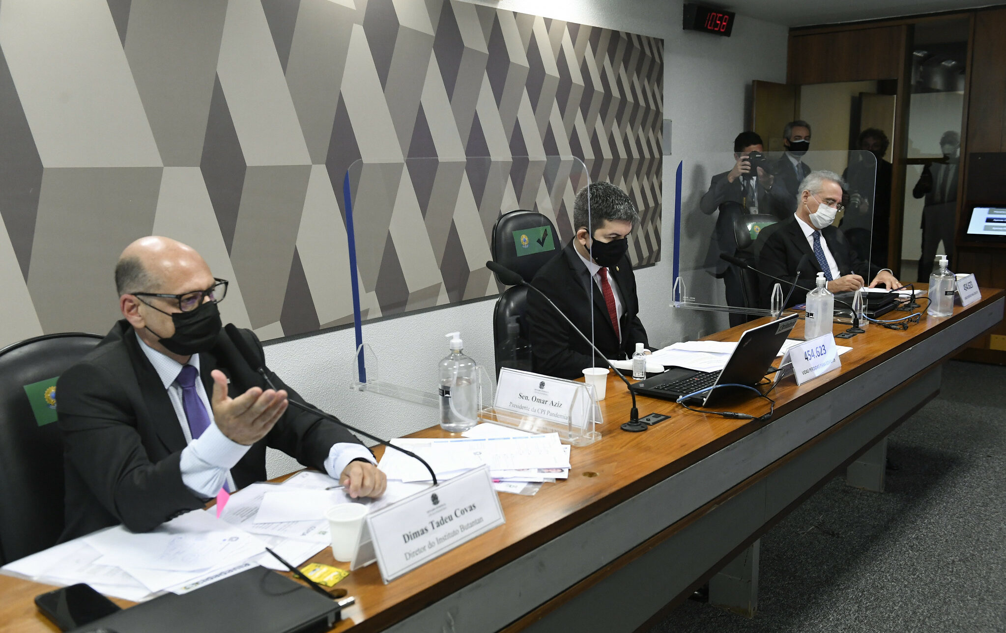 Brasil já poderia ter recebido 150 milhões de doses de vacinas, aponta CPI da Covid