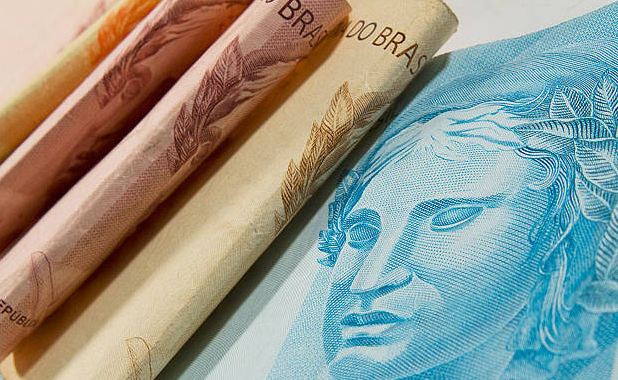 Teto para todas as aposentadorias cortaria despesas em R$ 50 bi/ano
