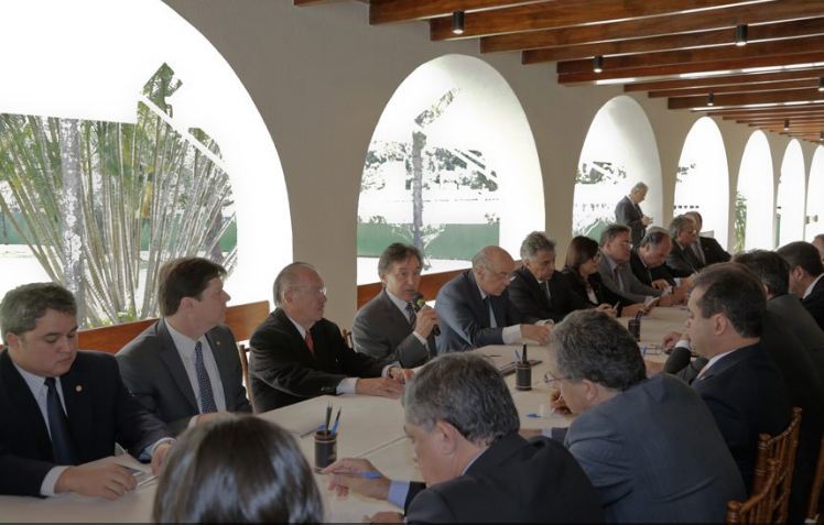 Em encontro com Eunício, parlamentares definem mudanças que podem valer nas próximas eleições