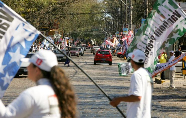 Congresso enfrenta reforma política após recesso