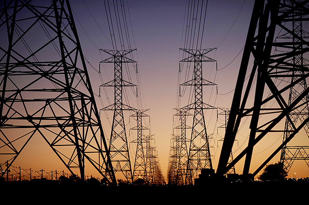Energia elétrica pode continuar mais cara em novembro, diz Aneel