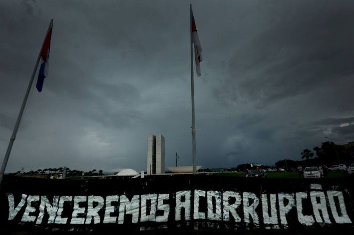 Corrupção no mundo movimenta mais de um 'Brasil' por ano