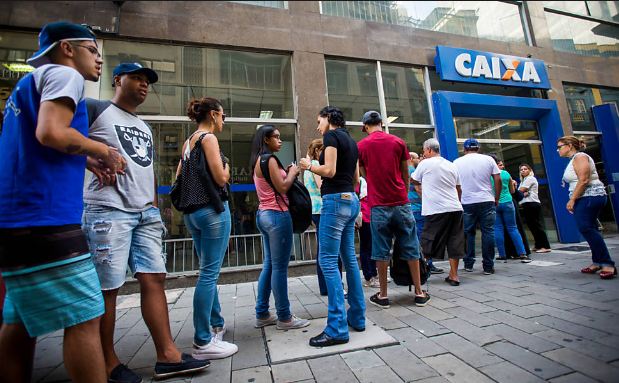 Caixa abre agências mais cedo para saque do FGTS; veja como sacar