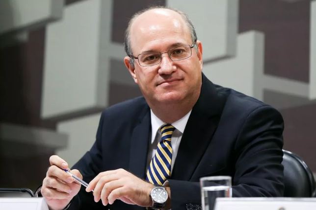 Economia ainda está fraca, mas em recuperação e pode crescer 2% em 2018, diz presidente do BC