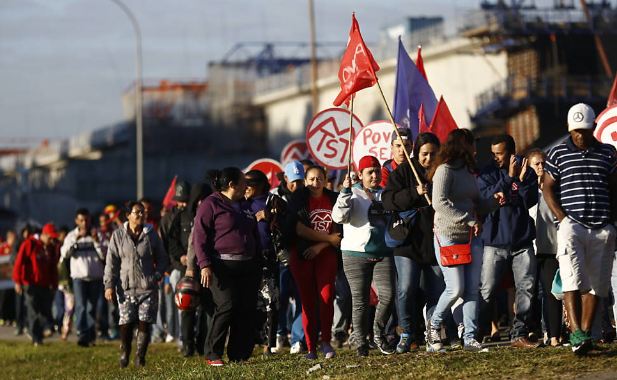 Protestos e bloqueios marcam começo de dia de greve no país