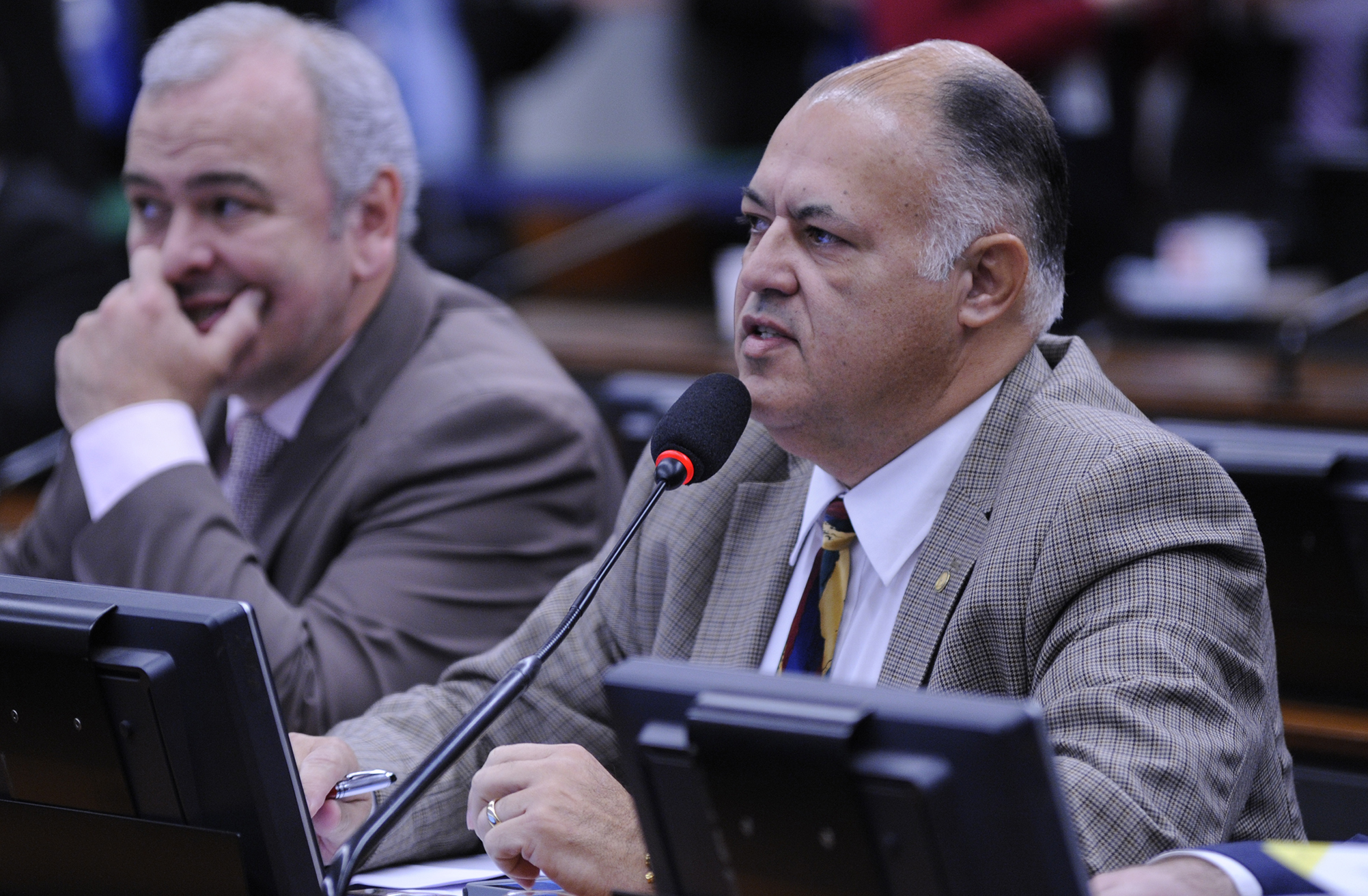 Câmara aprova direito a duas pausas diárias para trabalhadora alimentar filho