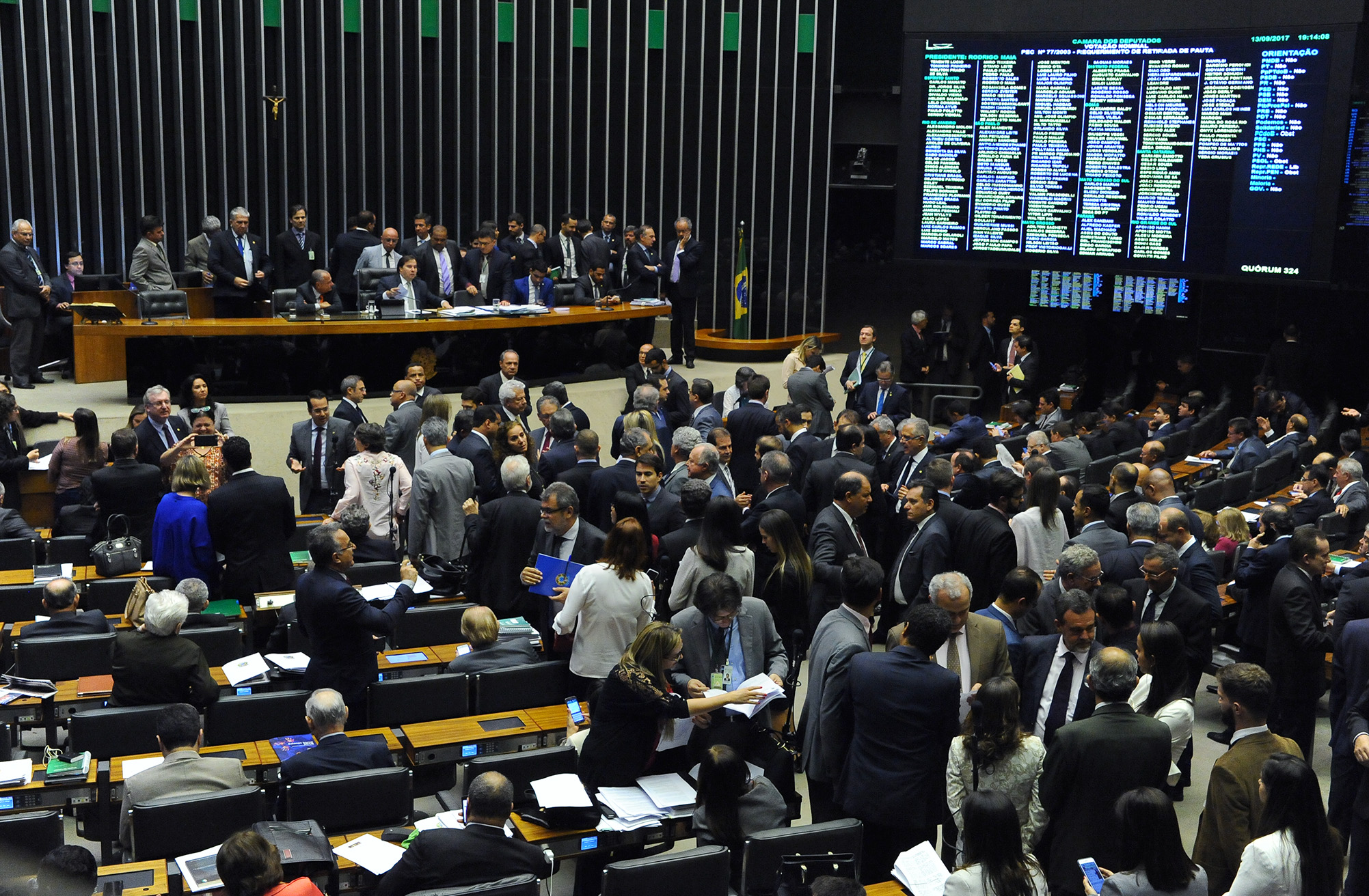 Plenário retoma hoje discussão das propostas de reforma política