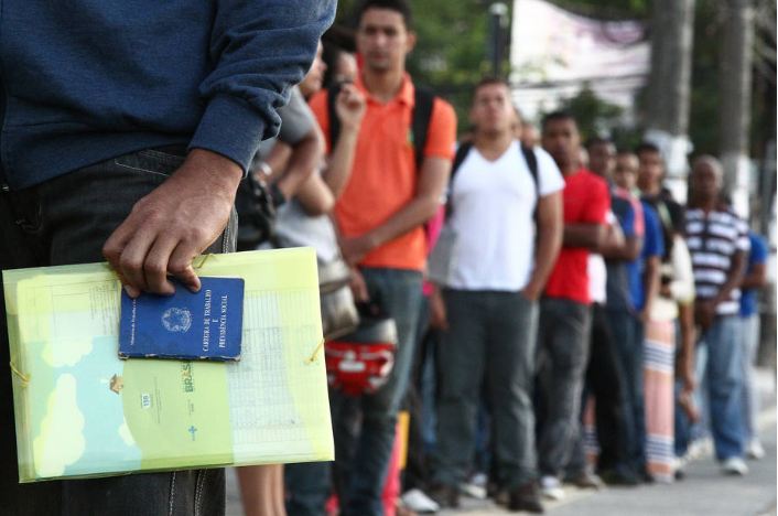Brasil tem 2,9 milhões de pessoas em busca de emprego há mais de dois anos