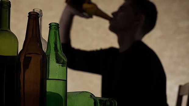 Programa tenta reduzir drogas entre jovens, mas consumo de álcool cresce