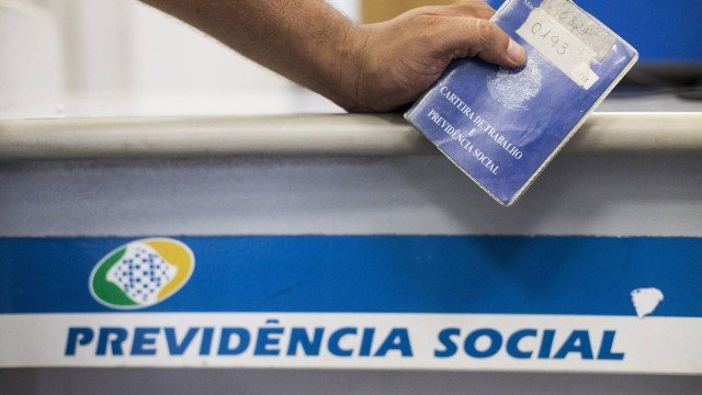 Corte no juro do consignado para aposentados entra em vigor nesta segunda-feira