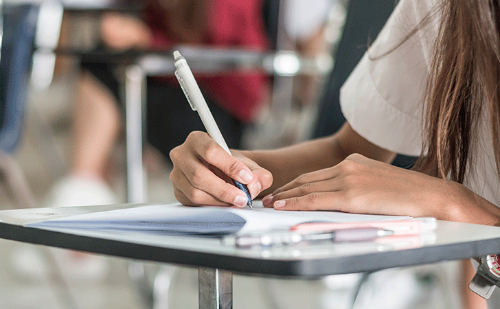 Especialistas temem queda de concursos públicos na educação após terceirização