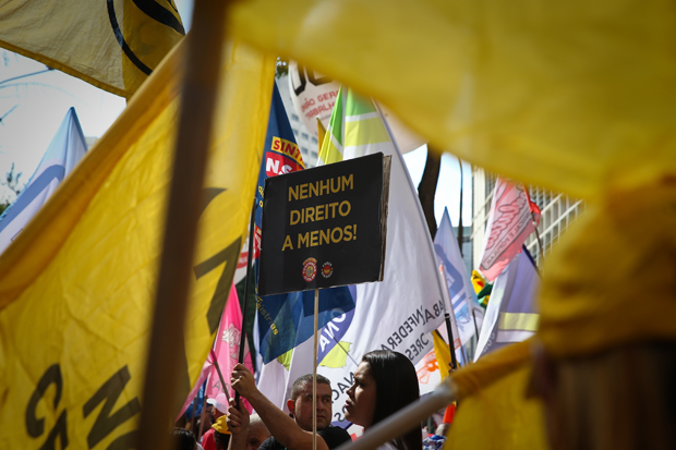 Empresas mostram receio em adotar mudanças da reforma trabalhista