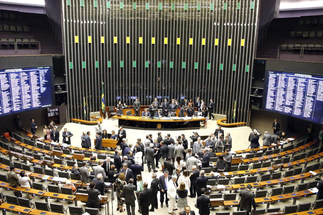  Senado aprova PEC do Teto, que limita gastos do governo por até 20 anos