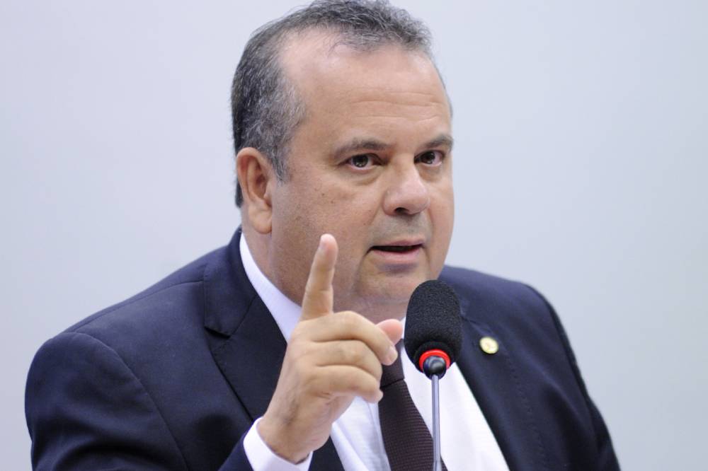 Relator quer mudar cobertura de planos e cobrar mais dos idosos